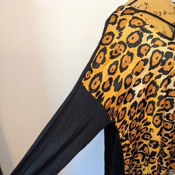 Cheetah and black blouse - Picture 4 of 6